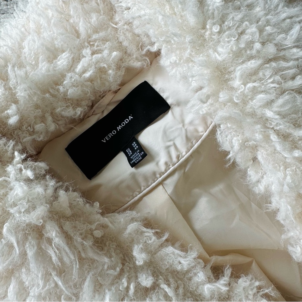 Vero Moda Cozy Beige Faux Fur Quilted Long Puffer Jacket - Picture 3 of 5
